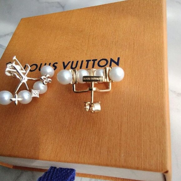 Louis Vuitton Pearl Earrings ♥️ Brand new and unused - Picture 3 of 4